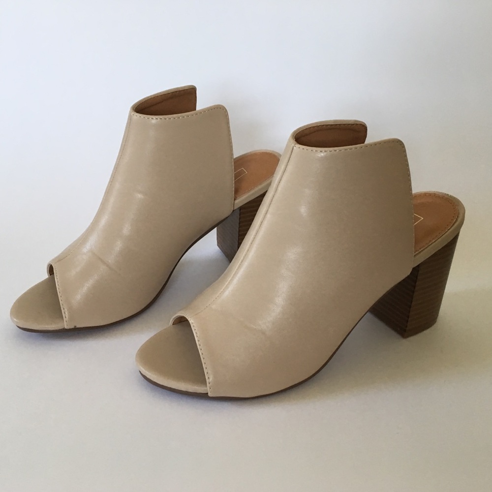 Yoki Stacked Sandal Size 9